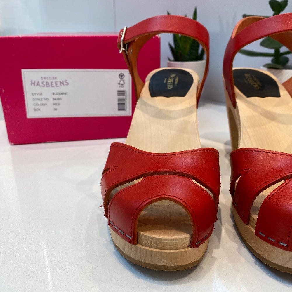 EUC SWEDISH HASBBENS - SUZANNE - RED